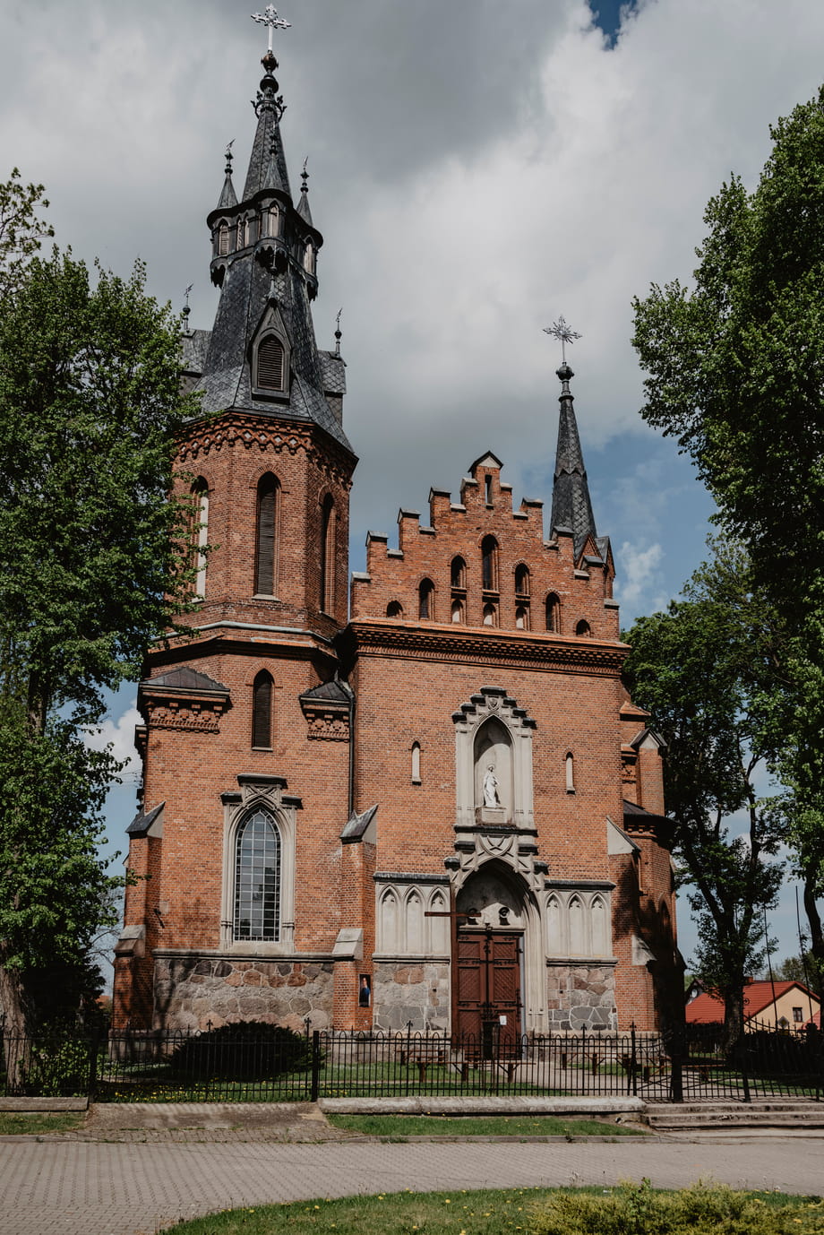 Kościół parafialny pw. św. Wawrzyńca w Dłutowie